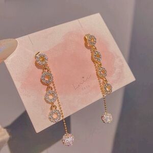 🎀 Bundle earrings, $10 for each, buy 2 get 1 more pairs for free